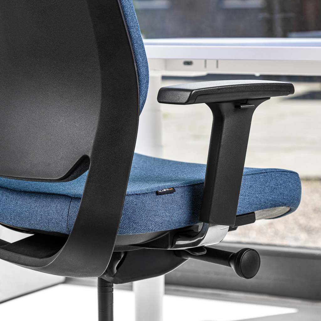 Teamo® Plush Plus - Ergonomischer Bürostuhl mit Kopfstütze, Vollpolster, Schwarz/Blau