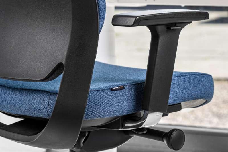 Teamo® Plush Plus - Ergonomischer Bürostuhl mit Kopfstütze, Vollpolster, Schwarz/Blau